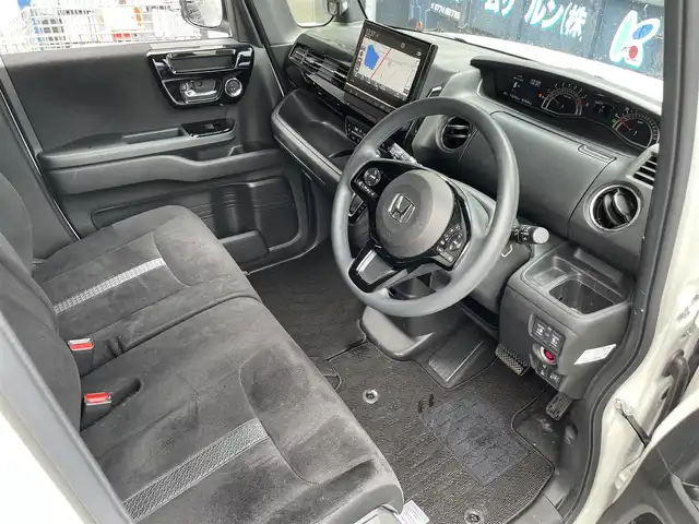 ホンダ Ｎ ＢＯＸ カスタム L 滋賀県 2023(令5)年 1.8万km プラチナホワイトパール 禁煙車/純正9型ナビ/AM/FM/CD/DVD/USB/SD/Bluetooth/フルセグTV/レーダークルーズコントロール/ビルトインETC/両側パワースライドドア/クリアランスソナー/オートリトラミラー/シートヒーター(D/N)/シートバックテーブル(D/N)/純正14インチアルミホイール/オートブレーキホールド/オートライト/ドアバイザー/プッシュスタート