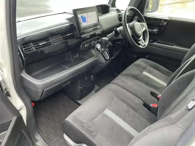 ホンダ Ｎ ＢＯＸ カスタム L 滋賀県 2023(令5)年 1.8万km プラチナホワイトパール 禁煙車/純正9型ナビ/AM/FM/CD/DVD/USB/SD/Bluetooth/フルセグTV/レーダークルーズコントロール/ビルトインETC/両側パワースライドドア/クリアランスソナー/オートリトラミラー/シートヒーター(D/N)/シートバックテーブル(D/N)/純正14インチアルミホイール/オートブレーキホールド/オートライト/ドアバイザー/プッシュスタート
