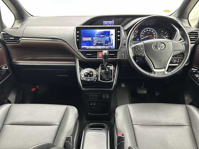 トヨタ エスクァイア Gi 宮城県 2019(平31)年 2.9万km スパークリングブラックパールクリスタルシャイン ワンオーナー/両側パワースライドドア/純正ナビ/バックカメラ/フルセグTV/TVキャンセラー/Bluetooth/DVD再生機能/ETC/前方ドライブレコーダー/衝突被害軽減システム/レーンキープアシスト/トラクションコントロール/レザーシート/シートヒーター/プッシュスタート/スマートキー/オートライト/オートマチックハイビーム/LEDヘッドライト/ヘッドライトレベライザー/リアサンシェード/純正フロアマット/純正15インチアルミホイール
