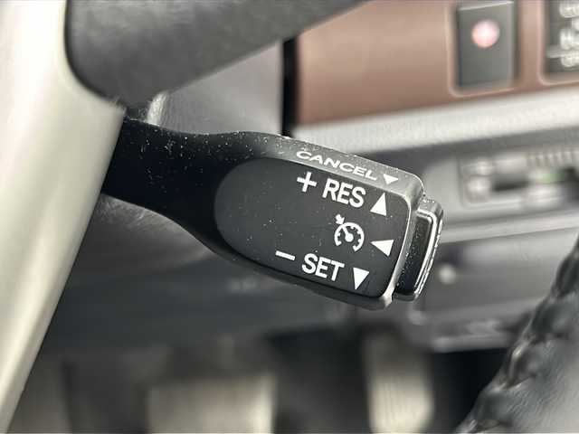トヨタ エスクァイア Gi 宮城県 2019(平31)年 2.9万km スパークリングブラックパールクリスタルシャイン ワンオーナー/両側パワースライドドア/純正ナビ/バックカメラ/フルセグTV/TVキャンセラー/Bluetooth/DVD再生機能/ETC/前方ドライブレコーダー/衝突被害軽減システム/レーンキープアシスト/トラクションコントロール/レザーシート/シートヒーター/プッシュスタート/スマートキー/オートライト/オートマチックハイビーム/LEDヘッドライト/ヘッドライトレベライザー/リアサンシェード/純正フロアマット/純正15インチアルミホイール