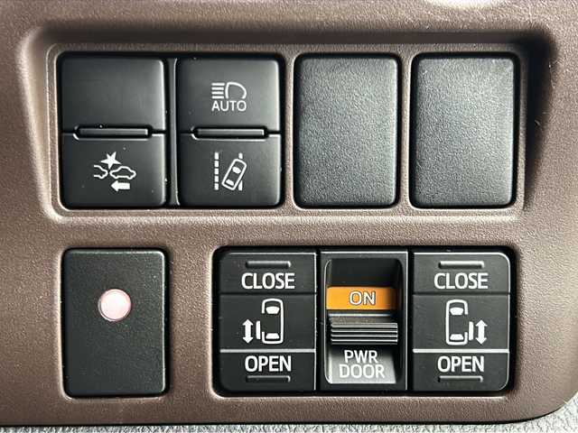 トヨタ エスクァイア Gi 宮城県 2019(平31)年 2.9万km スパークリングブラックパールクリスタルシャイン ワンオーナー/両側パワースライドドア/純正ナビ/バックカメラ/フルセグTV/TVキャンセラー/Bluetooth/DVD再生機能/ETC/前方ドライブレコーダー/衝突被害軽減システム/レーンキープアシスト/トラクションコントロール/レザーシート/シートヒーター/プッシュスタート/スマートキー/オートライト/オートマチックハイビーム/LEDヘッドライト/ヘッドライトレベライザー/リアサンシェード/純正フロアマット/純正15インチアルミホイール