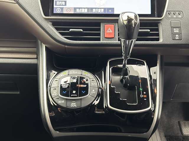 トヨタ エスクァイア Gi 宮城県 2019(平31)年 2.9万km スパークリングブラックパールクリスタルシャイン ワンオーナー/両側パワースライドドア/純正ナビ/バックカメラ/フルセグTV/TVキャンセラー/Bluetooth/DVD再生機能/ETC/前方ドライブレコーダー/衝突被害軽減システム/レーンキープアシスト/トラクションコントロール/レザーシート/シートヒーター/プッシュスタート/スマートキー/オートライト/オートマチックハイビーム/LEDヘッドライト/ヘッドライトレベライザー/リアサンシェード/純正フロアマット/純正15インチアルミホイール