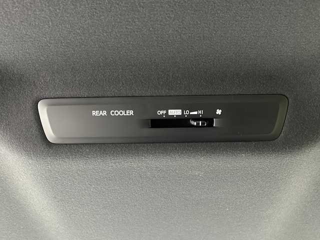 トヨタ エスクァイア Gi 宮城県 2019(平31)年 2.9万km スパークリングブラックパールクリスタルシャイン ワンオーナー/両側パワースライドドア/純正ナビ/バックカメラ/フルセグTV/TVキャンセラー/Bluetooth/DVD再生機能/ETC/前方ドライブレコーダー/衝突被害軽減システム/レーンキープアシスト/トラクションコントロール/レザーシート/シートヒーター/プッシュスタート/スマートキー/オートライト/オートマチックハイビーム/LEDヘッドライト/ヘッドライトレベライザー/リアサンシェード/純正フロアマット/純正15インチアルミホイール