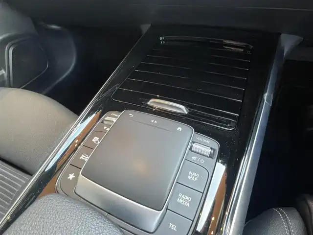 メルセデス・ベンツ Ｍ・ベンツ ＧＬＢ２００ｄ 4マチック 高知県 2021(令3)年 4.5万km ポーラホワイト レーダーセーフティパッケージ/・アクティブディスタントアシスト・ディストロニック/(自動再発進機能付)/・アクティブブレーキアシスト/・アクティブレーンキーピングアシスト/・３６０°カメラシステム/メモリー付きフルパワーシート(前席)/シートヒーター(前席)/電動ランバーサポート/フットトランクオープナー/ナビゲーションパッケージ/・アクティブステアリングアシスト/・トラフィックサインアシスト/純正ドライブレコーダー/純正18インチAW/保証書/取説/スペアキー