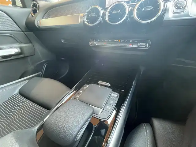 メルセデス・ベンツ Ｍ・ベンツ ＧＬＢ２００ｄ 4マチック 高知県 2021(令3)年 4.5万km ポーラホワイト レーダーセーフティパッケージ/・アクティブディスタントアシスト・ディストロニック/(自動再発進機能付)/・アクティブブレーキアシスト/・アクティブレーンキーピングアシスト/・３６０°カメラシステム/メモリー付きフルパワーシート(前席)/シートヒーター(前席)/電動ランバーサポート/フットトランクオープナー/ナビゲーションパッケージ/・アクティブステアリングアシスト/・トラフィックサインアシスト/純正ドライブレコーダー/純正18インチAW/保証書/取説/スペアキー