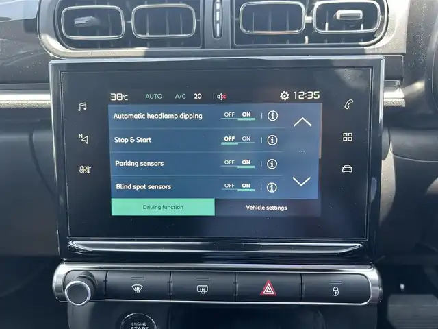 シトロエン シトロエン Ｃ３ シャイン 滋賀県 2020(令2)年 0.6万km ライトブルーⅡ ディスプレイオーディオ/(BT/USB/Applecarplay/AndroidAuto//MirrorLink）/バックカメラ/アクティブセーフティブレーキ/クルーズコントロール/インテリジェントハイビーム/ヘッドライトレベライザー/パーキングセンサー/ブラインドスポットモニター/前後ドライブレコーダー/保証書/取説/スペアキー