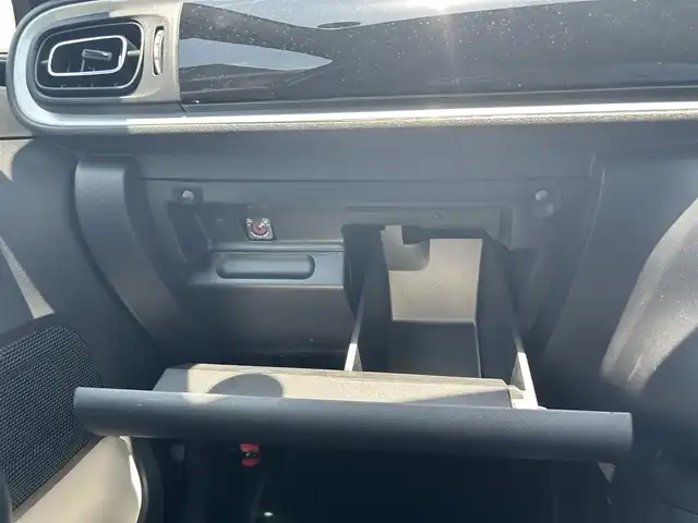 シトロエン シトロエン Ｃ３ シャイン 滋賀県 2020(令2)年 0.6万km ライトブルーⅡ ディスプレイオーディオ/(BT/USB/Applecarplay/AndroidAuto//MirrorLink）/バックカメラ/アクティブセーフティブレーキ/クルーズコントロール/インテリジェントハイビーム/ヘッドライトレベライザー/パーキングセンサー/ブラインドスポットモニター/前後ドライブレコーダー/保証書/取説/スペアキー