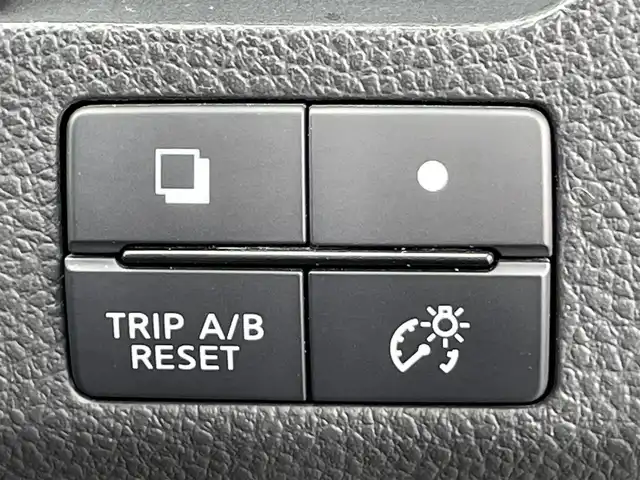 日産 セレナ ハイウェイスター Vセレ+SaftyⅡ 香川県 2016(平28)年 7.3万km ブリリアントホワイトパール 登録時走行距離：72139km/純正SDナビゲーション/→CD/DVD 再生/ステアリングリモコン/クルーズコントロール/革巻きステアリング/両側パワースライドドア/LEDオートライト/フォグランプ/電動格納ミラー/横滑り防止装置/レーンキープ/衝突被害軽減装置