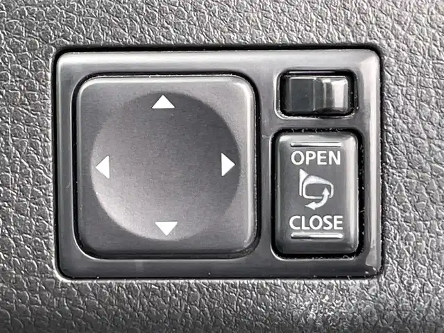 日産 セレナ ハイウェイスター Vセレ+SaftyⅡ 香川県 2016(平28)年 7.3万km ブリリアントホワイトパール 登録時走行距離：72139km/純正SDナビゲーション/→CD/DVD 再生/ステアリングリモコン/クルーズコントロール/革巻きステアリング/両側パワースライドドア/LEDオートライト/フォグランプ/電動格納ミラー/横滑り防止装置/レーンキープ/衝突被害軽減装置