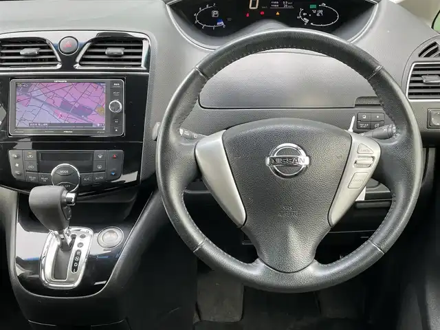 日産 セレナ ハイウェイスター Vセレ+SaftyⅡ 香川県 2016(平28)年 7.3万km ブリリアントホワイトパール 登録時走行距離：72139km/純正SDナビゲーション/→CD/DVD 再生/ステアリングリモコン/クルーズコントロール/革巻きステアリング/両側パワースライドドア/LEDオートライト/フォグランプ/電動格納ミラー/横滑り防止装置/レーンキープ/衝突被害軽減装置