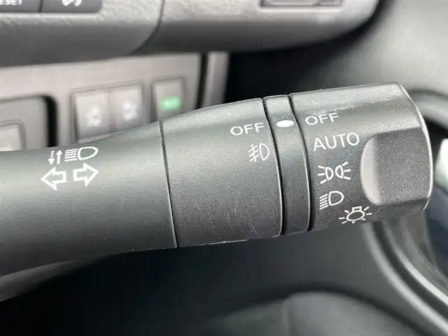 日産 セレナ ハイウェイスター Vセレ+SaftyⅡ 香川県 2016(平28)年 7.3万km ブリリアントホワイトパール 登録時走行距離：72139km/純正SDナビゲーション/→CD/DVD 再生/ステアリングリモコン/クルーズコントロール/革巻きステアリング/両側パワースライドドア/LEDオートライト/フォグランプ/電動格納ミラー/横滑り防止装置/レーンキープ/衝突被害軽減装置