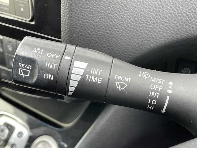 日産 セレナ ハイウェイスター Vセレ+SaftyⅡ 香川県 2016(平28)年 7.3万km ブリリアントホワイトパール 登録時走行距離：72139km/純正SDナビゲーション/→CD/DVD 再生/ステアリングリモコン/クルーズコントロール/革巻きステアリング/両側パワースライドドア/LEDオートライト/フォグランプ/電動格納ミラー/横滑り防止装置/レーンキープ/衝突被害軽減装置