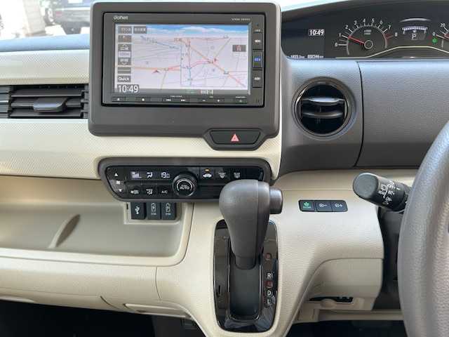 ホンダ Ｎ ＢＯＸ G L ホンダセンシング 東京都 2019(平31)年 3.3万km ルナシルバーM 登録時走行32346km/ホンダセンシング/・衝突軽減ブレーキ/・誤発進抑制機能/・後方誤発進抑制機能/・歩行者事故低減ステアリング/・先行車発進お知らせ機能/・アダプティブクルーズコントロール/・オートハイビーム/・標識認識機能/・車線維持支援システム/・路外逸脱抑制機能/純正メモリーナビ/バックカメラ/左側パワースライドドア/ビルトインETC/ドライブレコーダー/LEDライト/スマートキー/R6年記録簿/保証書・取説