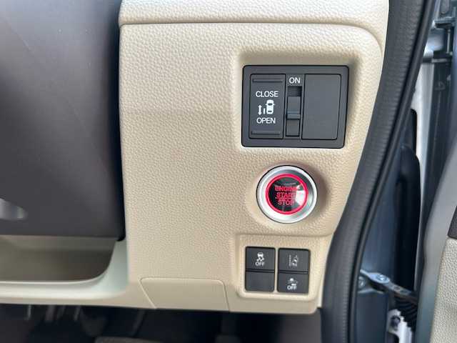 ホンダ Ｎ ＢＯＸ G L ホンダセンシング 東京都 2019(平31)年 3.3万km ルナシルバーM 登録時走行32346km/ホンダセンシング/・衝突軽減ブレーキ/・誤発進抑制機能/・後方誤発進抑制機能/・歩行者事故低減ステアリング/・先行車発進お知らせ機能/・アダプティブクルーズコントロール/・オートハイビーム/・標識認識機能/・車線維持支援システム/・路外逸脱抑制機能/純正メモリーナビ/バックカメラ/左側パワースライドドア/ビルトインETC/ドライブレコーダー/LEDライト/スマートキー/R6年記録簿/保証書・取説