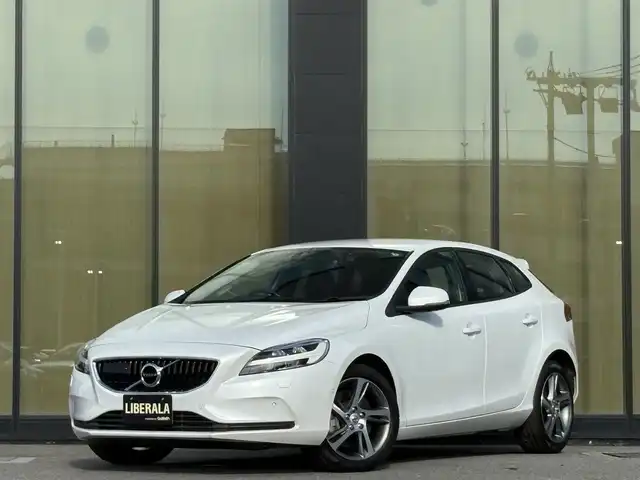 ボルボ Ｖ４０ D4 モメンタム 石川県 2016(平28)年 3.6万km パール 純正ナビ/LEDヘッドライト/バックカメラ/インテリセーフ/レーダークルコン/パワーシート