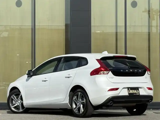 ボルボ Ｖ４０ D4 モメンタム 石川県 2016(平28)年 3.6万km パール 純正ナビ/LEDヘッドライト/バックカメラ/インテリセーフ/レーダークルコン/パワーシート
