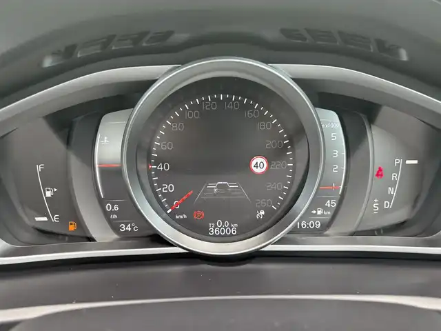ボルボ Ｖ４０ D4 モメンタム 石川県 2016(平28)年 3.6万km パール 純正ナビ/LEDヘッドライト/バックカメラ/インテリセーフ/レーダークルコン/パワーシート