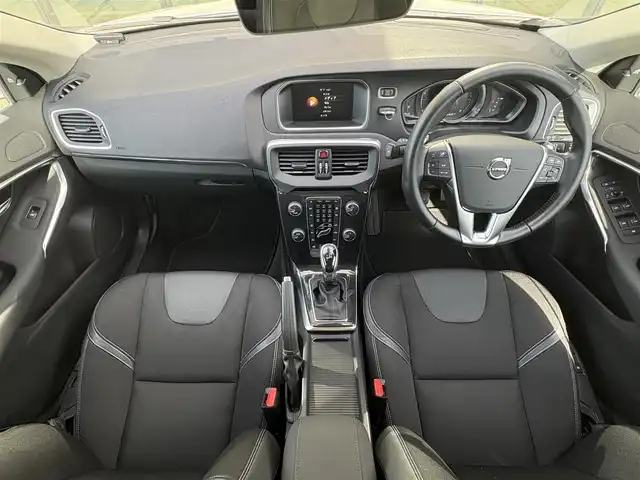 ボルボ Ｖ４０ D4 モメンタム 石川県 2016(平28)年 3.6万km パール 純正ナビ/LEDヘッドライト/バックカメラ/インテリセーフ/レーダークルコン/パワーシート