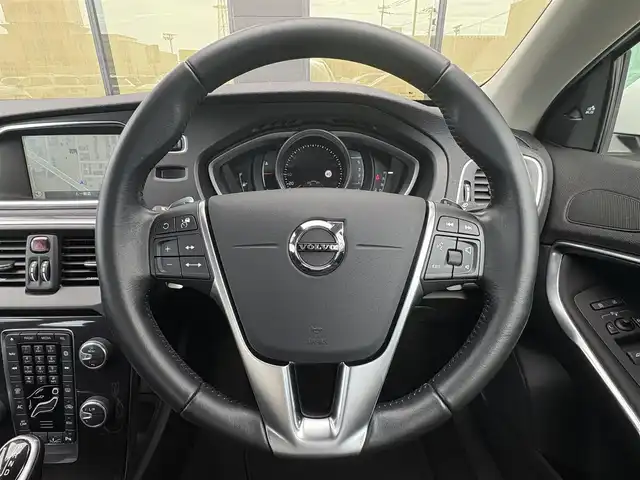 ボルボ Ｖ４０ D4 モメンタム 石川県 2016(平28)年 3.6万km パール 純正ナビ/LEDヘッドライト/バックカメラ/インテリセーフ/レーダークルコン/パワーシート