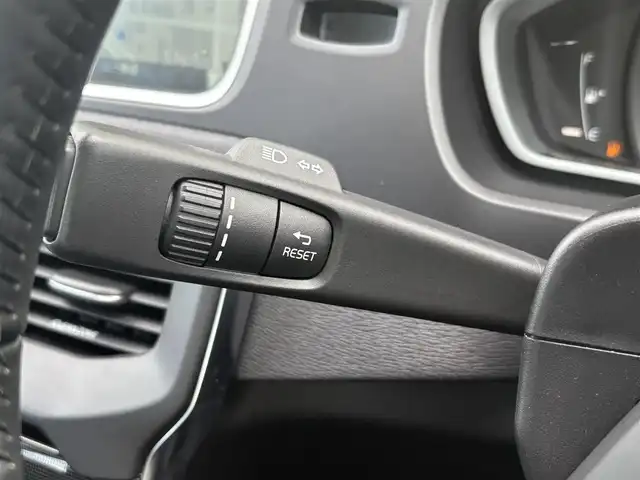 ボルボ Ｖ４０ D4 モメンタム 石川県 2016(平28)年 3.6万km パール 純正ナビ/LEDヘッドライト/バックカメラ/インテリセーフ/レーダークルコン/パワーシート