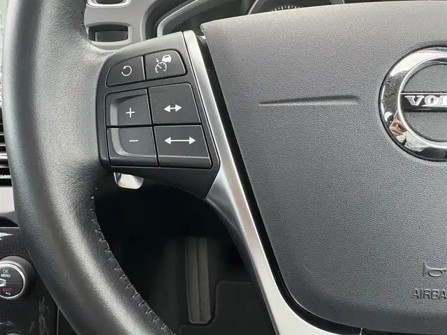 ボルボ Ｖ４０ D4 モメンタム 石川県 2016(平28)年 3.6万km パール 純正ナビ/LEDヘッドライト/バックカメラ/インテリセーフ/レーダークルコン/パワーシート