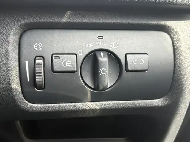 ボルボ Ｖ４０ D4 モメンタム 石川県 2016(平28)年 3.6万km パール 純正ナビ/LEDヘッドライト/バックカメラ/インテリセーフ/レーダークルコン/パワーシート
