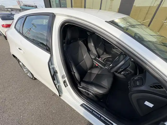 ボルボ Ｖ４０ D4 モメンタム 石川県 2016(平28)年 3.6万km パール 純正ナビ/LEDヘッドライト/バックカメラ/インテリセーフ/レーダークルコン/パワーシート