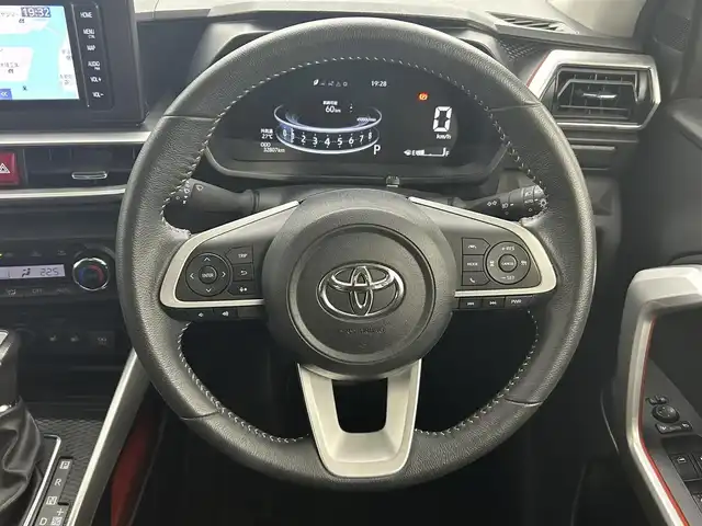 トヨタ ライズ Z 岡山県 2020(令2)年 3.3万km レーザーブルークリスタルシャイン 純正ナビ(NSZT-W68T)/【CD/DVD/BT/フルセグ】/シートヒーター　/レーダークルーズコントロール　/バックカメラ　/ＥＴＣ　/ドライブレコーダー（前）/コーナーセンサー（前後）/オートハイビーム　/オートエアコン　/ＬＥＤヘッドライト/アイドリングストップ/踏み間違い防止装置/ステアリングスイッチ/ドアバイザー