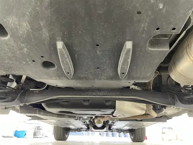 トヨタ ヤリスクロス ハイブリッド Z 滋賀県 2023(令5)年 3.5万km ブラックマイカ/ベージュ 2トーン 純正８インチディスプレイオーディオ/(AM/FM/USB/MiraCast/Bluetooth)/ＢＳＭ/全方位/シートヒータ－/ＥＴＣ/ハーフレザーシート/ステアリングヒーター/オートライト/オートハイビーム/ＬＥＤ/トヨタセーフティーセンス/電子パーキング/オートホールドブレーキ/プッシュスタート/スマートキー