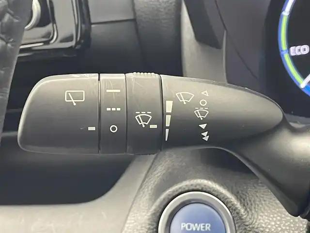 トヨタ ヤリスクロス ハイブリッド Z 滋賀県 2023(令5)年 3.5万km ブラックマイカ/ベージュ 2トーン 純正８インチディスプレイオーディオ/(AM/FM/USB/MiraCast/Bluetooth)/ＢＳＭ/全方位/シートヒータ－/ＥＴＣ/ハーフレザーシート/ステアリングヒーター/オートライト/オートハイビーム/ＬＥＤ/トヨタセーフティーセンス/電子パーキング/オートホールドブレーキ/プッシュスタート/スマートキー