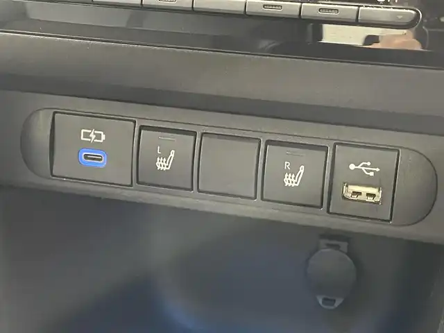 トヨタ ヤリスクロス ハイブリッド Z 滋賀県 2023(令5)年 3.5万km ブラックマイカ/ベージュ 2トーン 純正８インチディスプレイオーディオ/(AM/FM/USB/MiraCast/Bluetooth)/ＢＳＭ/全方位/シートヒータ－/ＥＴＣ/ハーフレザーシート/ステアリングヒーター/オートライト/オートハイビーム/ＬＥＤ/トヨタセーフティーセンス/電子パーキング/オートホールドブレーキ/プッシュスタート/スマートキー