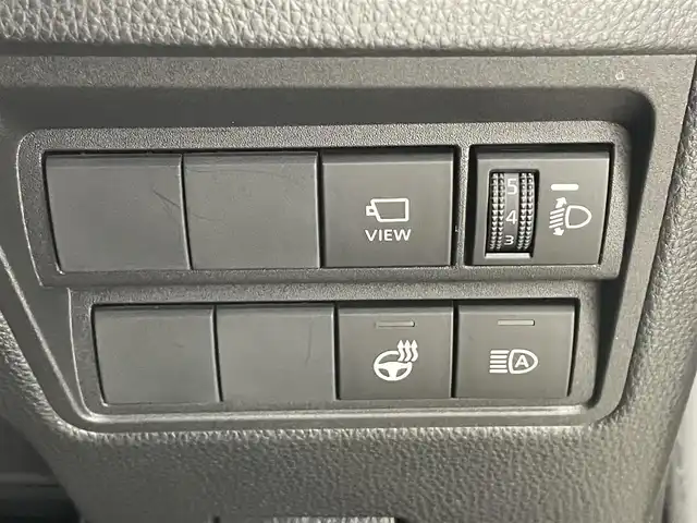 トヨタ ヤリスクロス ハイブリッド Z 滋賀県 2023(令5)年 3.5万km ブラックマイカ/ベージュ 2トーン 純正８インチディスプレイオーディオ/(AM/FM/USB/MiraCast/Bluetooth)/ＢＳＭ/全方位/シートヒータ－/ＥＴＣ/ハーフレザーシート/ステアリングヒーター/オートライト/オートハイビーム/ＬＥＤ/トヨタセーフティーセンス/電子パーキング/オートホールドブレーキ/プッシュスタート/スマートキー