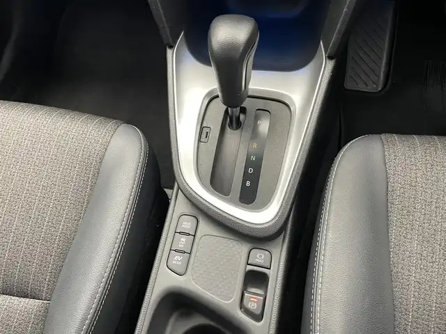 トヨタ ヤリスクロス ハイブリッド Z 滋賀県 2023(令5)年 3.5万km ブラックマイカ/ベージュ 2トーン 純正８インチディスプレイオーディオ/(AM/FM/USB/MiraCast/Bluetooth)/ＢＳＭ/全方位/シートヒータ－/ＥＴＣ/ハーフレザーシート/ステアリングヒーター/オートライト/オートハイビーム/ＬＥＤ/トヨタセーフティーセンス/電子パーキング/オートホールドブレーキ/プッシュスタート/スマートキー