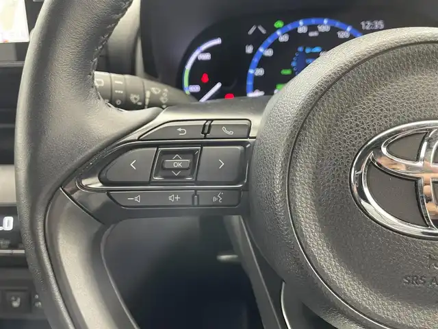 トヨタ ヤリスクロス ハイブリッド Z 滋賀県 2023(令5)年 3.5万km ブラックマイカ/ベージュ 2トーン 純正８インチディスプレイオーディオ/(AM/FM/USB/MiraCast/Bluetooth)/ＢＳＭ/全方位/シートヒータ－/ＥＴＣ/ハーフレザーシート/ステアリングヒーター/オートライト/オートハイビーム/ＬＥＤ/トヨタセーフティーセンス/電子パーキング/オートホールドブレーキ/プッシュスタート/スマートキー