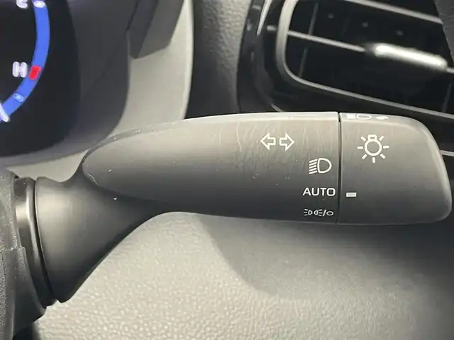 トヨタ ヤリスクロス ハイブリッド Z 滋賀県 2023(令5)年 3.5万km ブラックマイカ/ベージュ 2トーン 純正８インチディスプレイオーディオ/(AM/FM/USB/MiraCast/Bluetooth)/ＢＳＭ/全方位/シートヒータ－/ＥＴＣ/ハーフレザーシート/ステアリングヒーター/オートライト/オートハイビーム/ＬＥＤ/トヨタセーフティーセンス/電子パーキング/オートホールドブレーキ/プッシュスタート/スマートキー