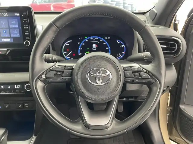 トヨタ ヤリスクロス ハイブリッド Z 滋賀県 2023(令5)年 3.5万km ブラックマイカ/ベージュ 2トーン 純正８インチディスプレイオーディオ/(AM/FM/USB/MiraCast/Bluetooth)/ＢＳＭ/全方位/シートヒータ－/ＥＴＣ/ハーフレザーシート/ステアリングヒーター/オートライト/オートハイビーム/ＬＥＤ/トヨタセーフティーセンス/電子パーキング/オートホールドブレーキ/プッシュスタート/スマートキー