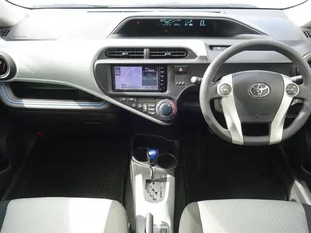 トヨタ アクア S 山形県 2014(平26)年 1万km グレーメタリック 純正SDナビ/　　【CD BT ワンセグ AUX AM/FM】/バックカメラ/オートライト/アイドリングストップ/ステアリングスイッチ/電動格納ウィンカーミラー/フロアマット/ドアバイザ―/AAC/スマートキー×2/ETC