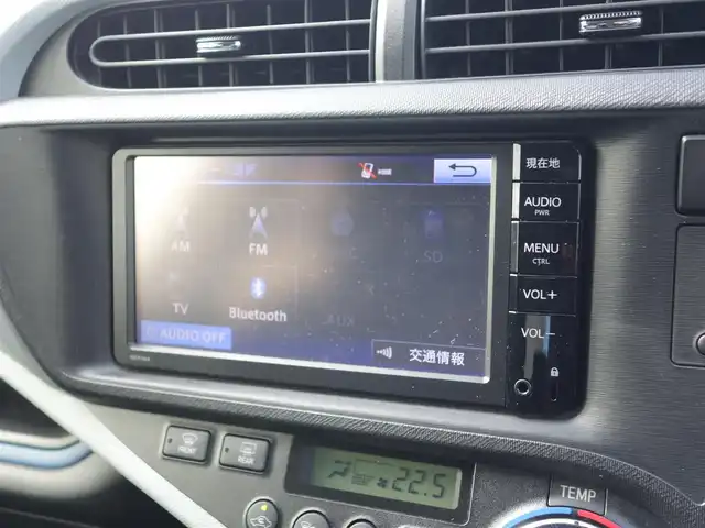 トヨタ アクア S 山形県 2014(平26)年 1万km グレーメタリック 純正SDナビ/　　【CD BT ワンセグ AUX AM/FM】/バックカメラ/オートライト/アイドリングストップ/ステアリングスイッチ/電動格納ウィンカーミラー/フロアマット/ドアバイザ―/AAC/スマートキー×2/ETC