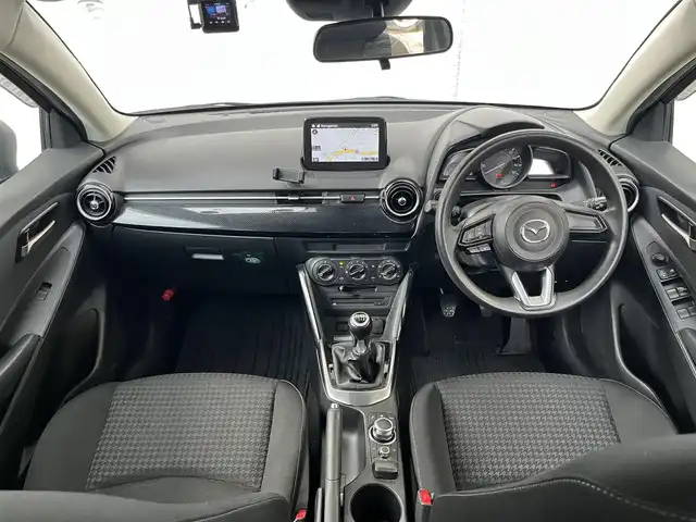 マツダ デミオ 15S 高知県 2018(平30)年 11.6万km ラディアントエボニーマイカ 純正ナビ/　Bluetooth/フルセグ/　CD/DVD/AM/FM/バックカメラ/ドライブレコーダー/ビルトインETC/6速MT/プッシュスタート/スマートキー/スペアキー/アイドリングストップ/純正フロアマット/衝突被害軽減システム/横滑り防止装置/レーンキープアシスト/オートライト/保証書/記録簿/取扱説明書/盗難防止装置