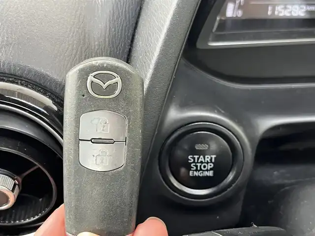 マツダ デミオ 15S 高知県 2018(平30)年 11.6万km ラディアントエボニーマイカ 純正ナビ/　Bluetooth/フルセグ/　CD/DVD/AM/FM/バックカメラ/ドライブレコーダー/ビルトインETC/6速MT/プッシュスタート/スマートキー/スペアキー/アイドリングストップ/純正フロアマット/衝突被害軽減システム/横滑り防止装置/レーンキープアシスト/オートライト/保証書/記録簿/取扱説明書/盗難防止装置