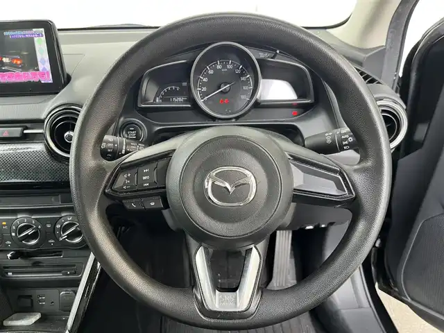 マツダ デミオ 15S 高知県 2018(平30)年 11.6万km ラディアントエボニーマイカ 純正ナビ/　Bluetooth/フルセグ/　CD/DVD/AM/FM/バックカメラ/ドライブレコーダー/ビルトインETC/6速MT/プッシュスタート/スマートキー/スペアキー/アイドリングストップ/純正フロアマット/衝突被害軽減システム/横滑り防止装置/レーンキープアシスト/オートライト/保証書/記録簿/取扱説明書/盗難防止装置