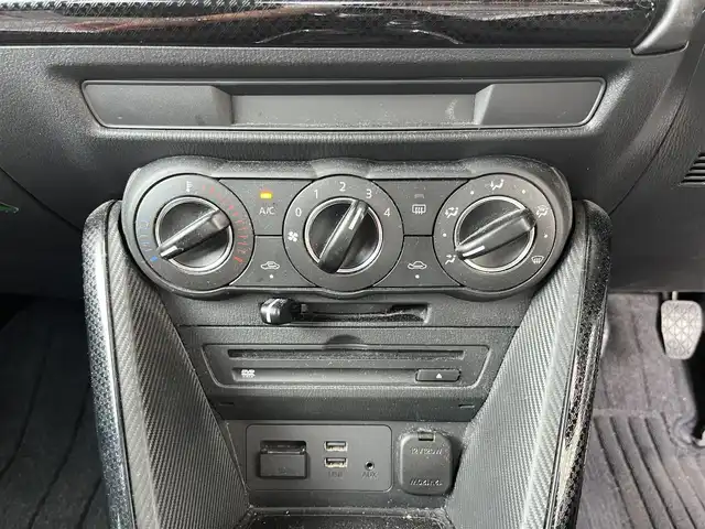 マツダ デミオ 15S 高知県 2018(平30)年 11.6万km ラディアントエボニーマイカ 純正ナビ/　Bluetooth/フルセグ/　CD/DVD/AM/FM/バックカメラ/ドライブレコーダー/ビルトインETC/6速MT/プッシュスタート/スマートキー/スペアキー/アイドリングストップ/純正フロアマット/衝突被害軽減システム/横滑り防止装置/レーンキープアシスト/オートライト/保証書/記録簿/取扱説明書/盗難防止装置