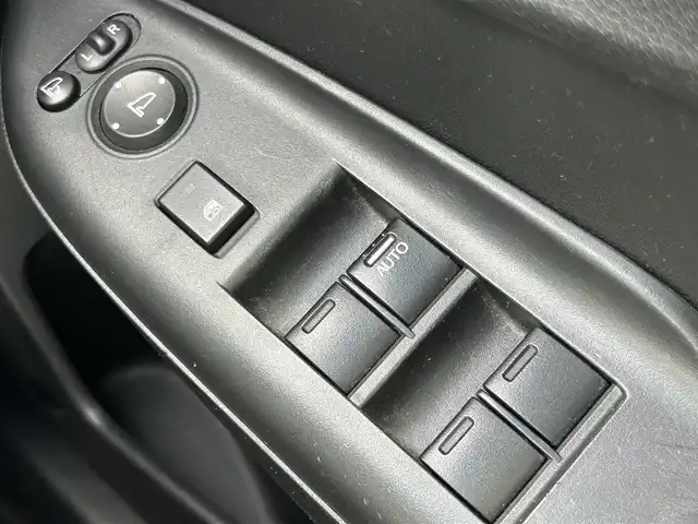 ホンダ シャトル ハイブリッド Z スタイルエディション 群馬県 2016(平28)年 9.3万km ホワイトオーキッドパール あんしんパッケージ/コンフォートビューパッケージ/ルーフレール/社外SDナビ/CD・DVD・SD/Bluetooth・フルセグTV/バックカメラ/ドライブレコーダー/ビルトインETC/エンジンスターター/パドルシフト/クルーズコントロール/横滑り防止装置/衝突軽減ブレーキ/スマートキー×2