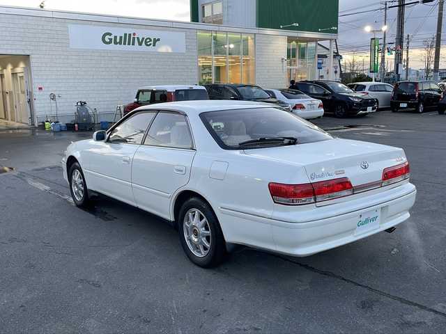 トヨタ マークⅡ グランデ Four レガリア 道東・釧路十勝 2000(平12)年 6.9万km ホワイトパールマイカ グレード：グランデＦＯＵＲレガリアＧエディション/4WD/純正オーディオ　/(AM/FM/ＣＤ再生)　/前後ドライブレコーダー/運転席パワーシート　/リモコンキー　/純正ＨＩＤヘッドライト　/純正１５インチアルミホイール　/純正フロアマット/スタッドレスタイヤ積み込み/・195/65/R15/・溝3ミリ