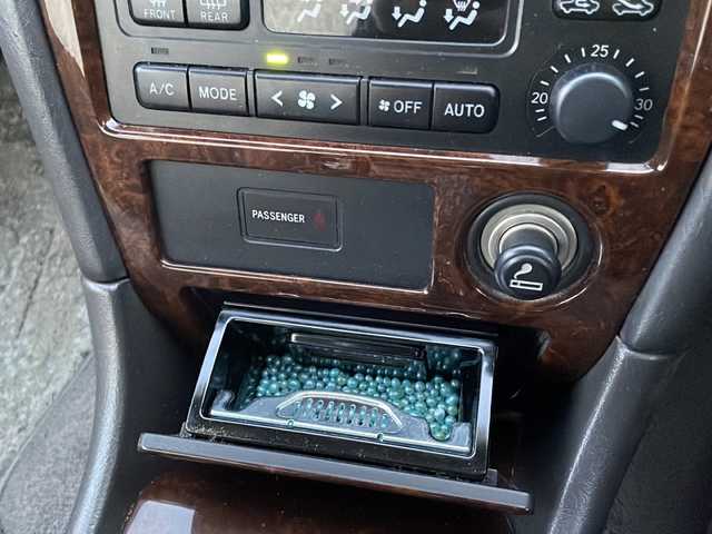 トヨタ マークⅡ グランデ Four レガリア 道東・釧路十勝 2000(平12)年 6.9万km ホワイトパールマイカ グレード：グランデＦＯＵＲレガリアＧエディション/4WD/純正オーディオ　/(AM/FM/ＣＤ再生)　/前後ドライブレコーダー/運転席パワーシート　/リモコンキー　/純正ＨＩＤヘッドライト　/純正１５インチアルミホイール　/純正フロアマット/スタッドレスタイヤ積み込み/・195/65/R15/・溝3ミリ