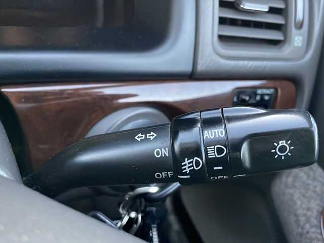 トヨタ マークⅡ グランデ Four レガリア 道東・釧路十勝 2000(平12)年 6.9万km ホワイトパールマイカ グレード：グランデＦＯＵＲレガリアＧエディション/4WD/純正オーディオ　/(AM/FM/ＣＤ再生)　/前後ドライブレコーダー/運転席パワーシート　/リモコンキー　/純正ＨＩＤヘッドライト　/純正１５インチアルミホイール　/純正フロアマット/スタッドレスタイヤ積み込み/・195/65/R15/・溝3ミリ