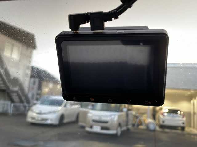 トヨタ マークⅡ グランデ Four レガリア 道東・釧路十勝 2000(平12)年 6.9万km ホワイトパールマイカ グレード：グランデＦＯＵＲレガリアＧエディション/4WD/純正オーディオ　/(AM/FM/ＣＤ再生)　/前後ドライブレコーダー/運転席パワーシート　/リモコンキー　/純正ＨＩＤヘッドライト　/純正１５インチアルミホイール　/純正フロアマット/スタッドレスタイヤ積み込み/・195/65/R15/・溝3ミリ