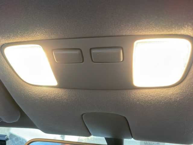 トヨタ マークⅡ グランデ Four レガリア 道東・釧路十勝 2000(平12)年 6.9万km ホワイトパールマイカ グレード：グランデＦＯＵＲレガリアＧエディション/4WD/純正オーディオ　/(AM/FM/ＣＤ再生)　/前後ドライブレコーダー/運転席パワーシート　/リモコンキー　/純正ＨＩＤヘッドライト　/純正１５インチアルミホイール　/純正フロアマット/スタッドレスタイヤ積み込み/・195/65/R15/・溝3ミリ