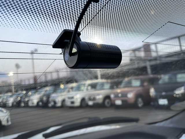 トヨタ マークⅡ グランデ Four レガリア 道東・釧路十勝 2000(平12)年 6.9万km ホワイトパールマイカ グレード：グランデＦＯＵＲレガリアＧエディション/4WD/純正オーディオ　/(AM/FM/ＣＤ再生)　/前後ドライブレコーダー/運転席パワーシート　/リモコンキー　/純正ＨＩＤヘッドライト　/純正１５インチアルミホイール　/純正フロアマット/スタッドレスタイヤ積み込み/・195/65/R15/・溝3ミリ