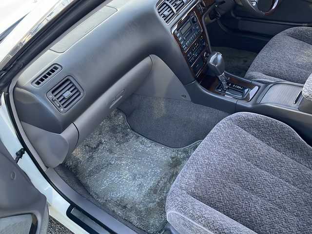 トヨタ マークⅡ グランデ Four レガリア 道東・釧路十勝 2000(平12)年 6.9万km ホワイトパールマイカ グレード：グランデＦＯＵＲレガリアＧエディション/4WD/純正オーディオ　/(AM/FM/ＣＤ再生)　/前後ドライブレコーダー/運転席パワーシート　/リモコンキー　/純正ＨＩＤヘッドライト　/純正１５インチアルミホイール　/純正フロアマット/スタッドレスタイヤ積み込み/・195/65/R15/・溝3ミリ